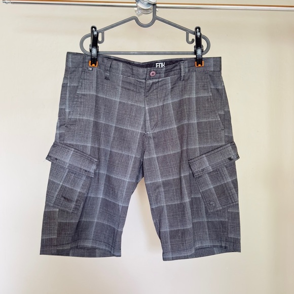 Fox Cargo Shorts - Picture 1 of 10